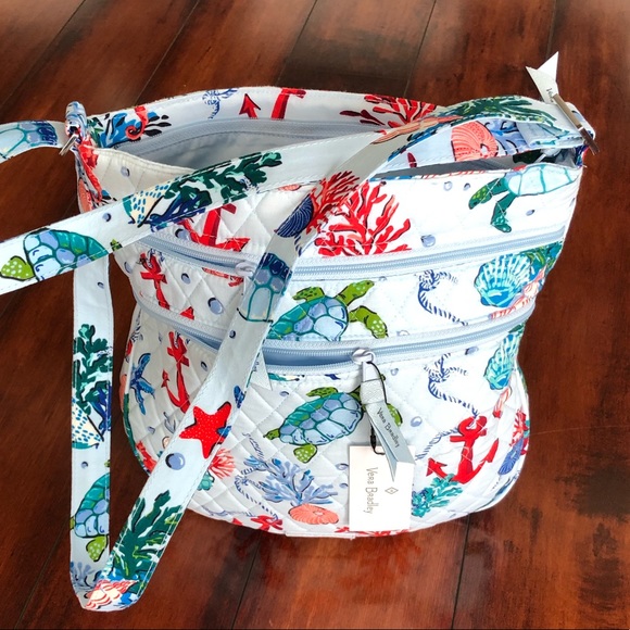 Vera Bradley Handbags - 🆕Vera Bradley Hipster.  NWT  000BJ